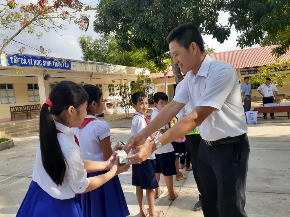 Gần 55.000 trẻ em tỉnh Trà Vinh tiếp cận chương trình sữa học đường ảnh 1 Gần 55.000 trẻ em tỉnh Trà Vinh tiếp cận chương trình sữa học đường ảnh 1