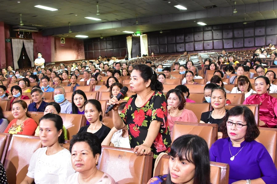 Vận động tiểu thương xây dựng thương hiệu "Đến chợ Đông Ba thì không lo về giá" ảnh 2 Vận động tiểu thương xây dựng thương hiệu "Đến chợ Đông Ba thì không lo về giá" ảnh 2