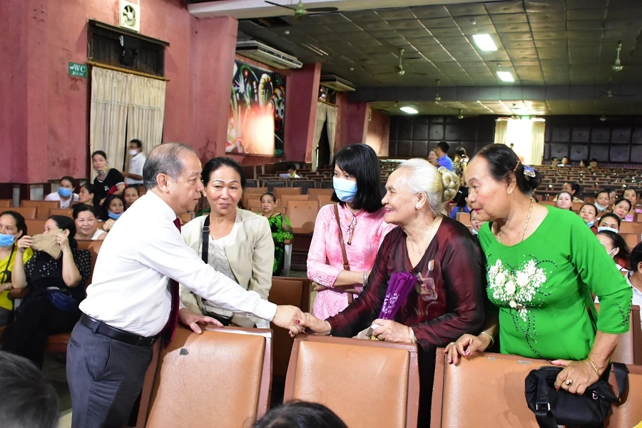Vận động tiểu thương xây dựng thương hiệu "Đến chợ Đông Ba thì không lo về giá" ảnh 1 Vận động tiểu thương xây dựng thương hiệu "Đến chợ Đông Ba thì không lo về giá" ảnh 1