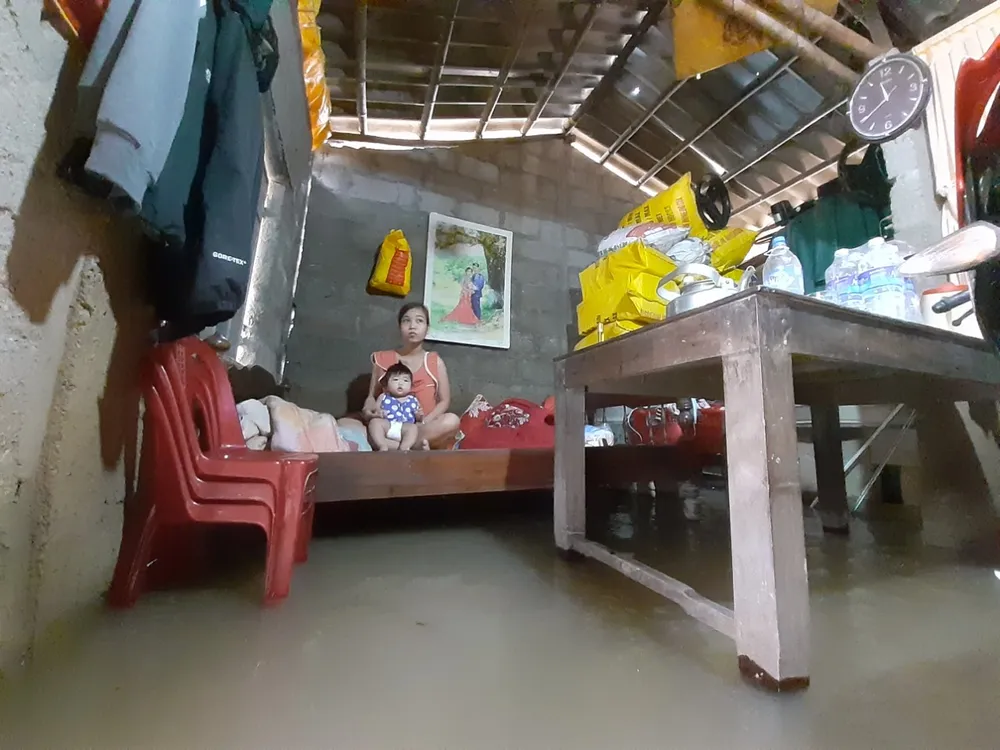 Nhiều khu dân cư Thừa Thiên – Huế trắng xóa trong lũ ảnh 6