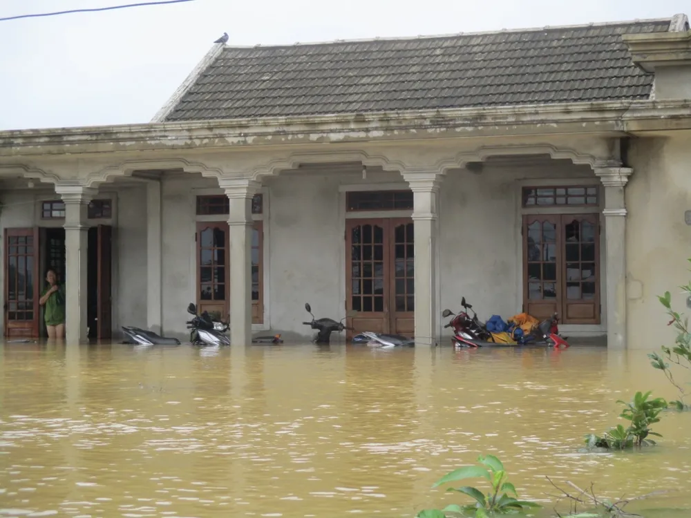 Nhiều khu dân cư Thừa Thiên – Huế trắng xóa trong lũ ảnh 14