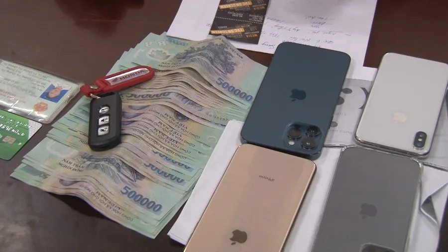 Bắt 2 đối tượng chuyên hack Facebook để lừa đảo hàng tỷ đồng ảnh 2