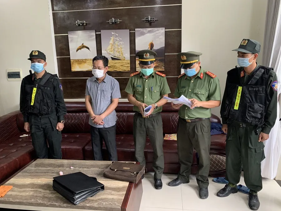Bắt giam Chánh văn phòng Cảng hàng không quốc tế Phú Bài tham ô 5 tỷ đồng ảnh 1 Bắt giam Chánh văn phòng Cảng hàng không quốc tế Phú Bài tham ô 5 tỷ đồng ảnh 1