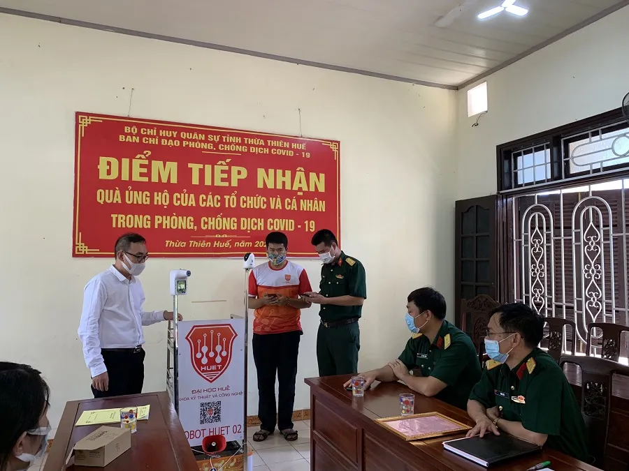 Đại học Huế bàn giao Robot HUET02 cho quân đội phòng, chống dịch Covid-19 ảnh 1 Đại học Huế bàn giao Robot HUET02 cho quân đội phòng, chống dịch Covid-19 ảnh 1