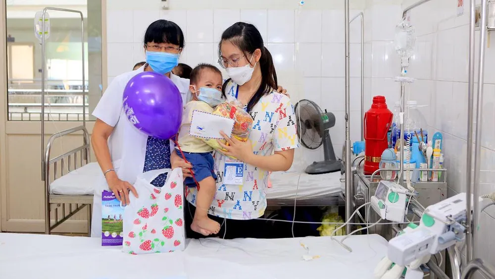 Tết Trung thu đặc biệt ở Bệnh viện Trung ương Huế ảnh 7 Tết Trung thu đặc biệt ở Bệnh viện Trung ương Huế ảnh 7
