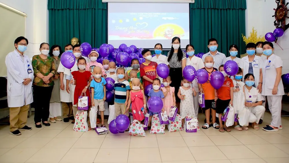 Tết Trung thu đặc biệt ở Bệnh viện Trung ương Huế ảnh 2 Tết Trung thu đặc biệt ở Bệnh viện Trung ương Huế ảnh 2