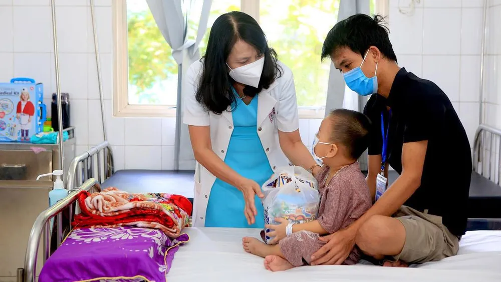 Tết Trung thu đặc biệt ở Bệnh viện Trung ương Huế ảnh 3 Tết Trung thu đặc biệt ở Bệnh viện Trung ương Huế ảnh 3