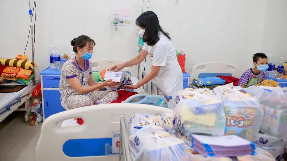 Tết Trung thu đặc biệt ở Bệnh viện Trung ương Huế ảnh 4 Tết Trung thu đặc biệt ở Bệnh viện Trung ương Huế ảnh 4