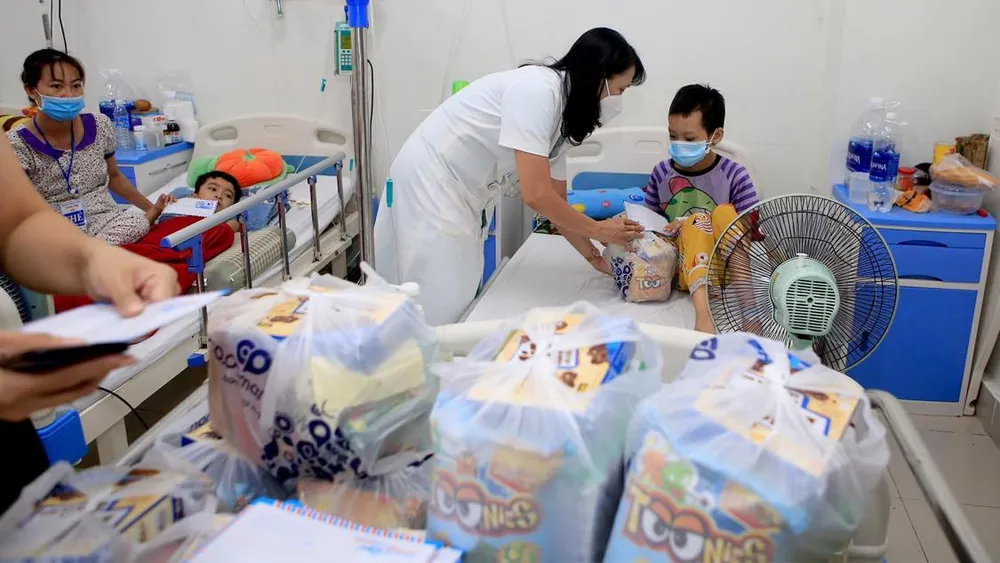 Tết Trung thu đặc biệt ở Bệnh viện Trung ương Huế ảnh 5 Tết Trung thu đặc biệt ở Bệnh viện Trung ương Huế ảnh 5