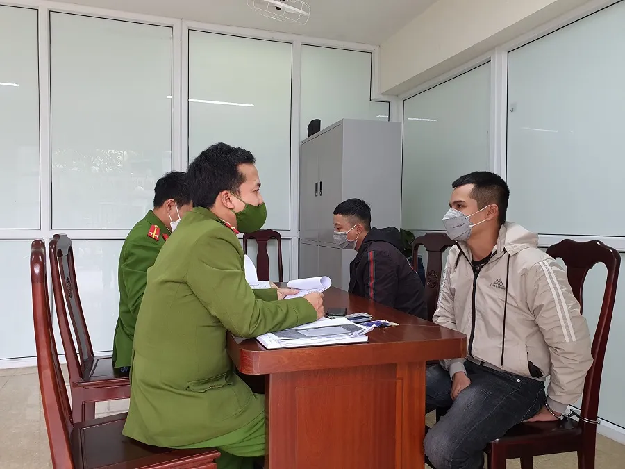 Bắt đối tượng lập nhóm từ Ninh Bình vào Thừa Thiên - Huế cho vay nặng lãi 300%/năm ảnh 1 Bắt đối tượng lập nhóm từ Ninh Bình vào Thừa Thiên - Huế cho vay nặng lãi 300%/năm ảnh 1
