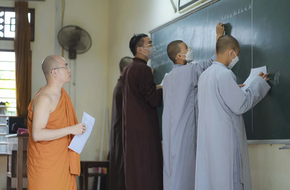 Sư thầy “truyền lửa” đam mê môn Văn ảnh 2 Sư thầy “truyền lửa” đam mê môn Văn ảnh 2