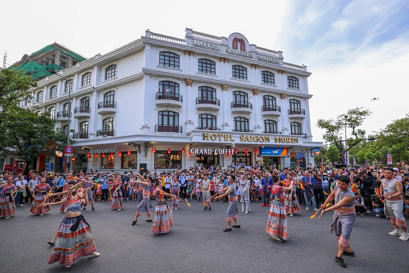 Khán giả cháy hết mình với lễ hội đường phố tại tuần lễ Festival Huế 2022 ​