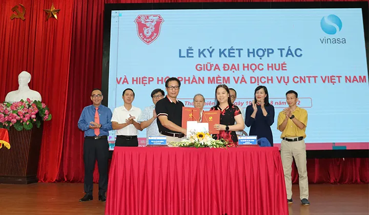 Biên bản ghi nhớ hợp tác thúc đẩy kết nối hợp tác đổi mới sáng tạo giữa Đại học Huế với VINASA 