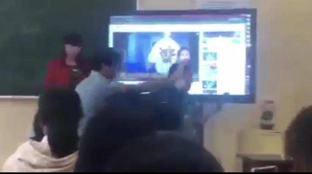 Làm rõ vụ giáo viên nam to tiếng và đẩy giáo viên nữ ra khỏi lớp học tại Huế ảnh 1 Làm rõ vụ giáo viên nam to tiếng và đẩy giáo viên nữ ra khỏi lớp học tại Huế ảnh 1