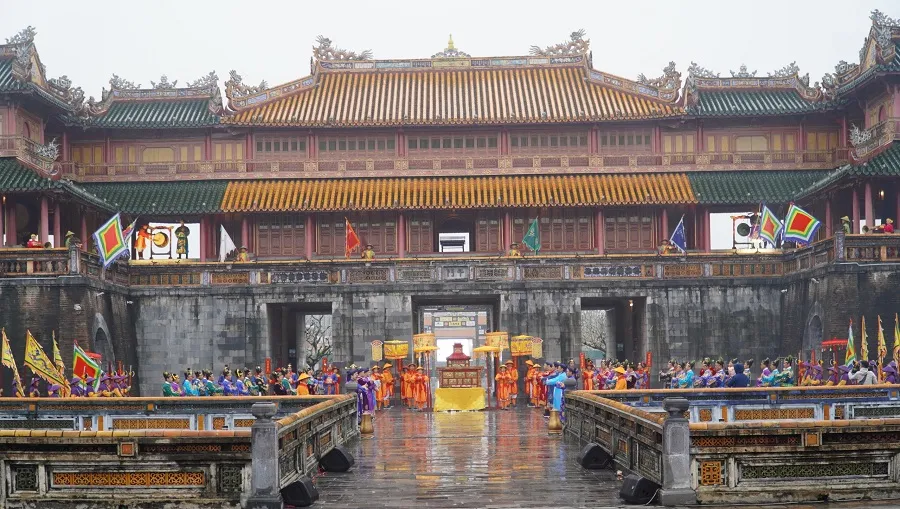 Tái hiện Lễ Ban Sóc tại Ngọ Môn - Đại nội Huế Tái hiện Lễ Ban Sóc tại Ngọ Môn - Đại nội Huế