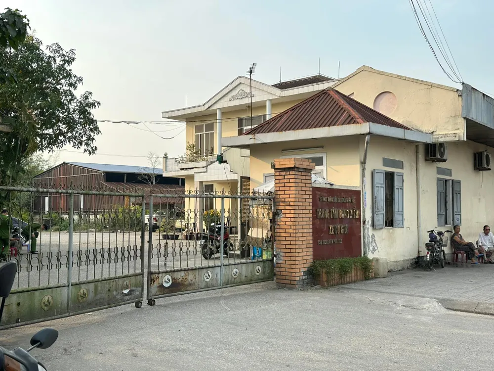 Cổng vào Trung tâm Đăng kiểm xe cơ giới tỉnh Thừa Thiên-Huế đóng kín Cổng vào Trung tâm Đăng kiểm xe cơ giới tỉnh Thừa Thiên-Huế đóng kín