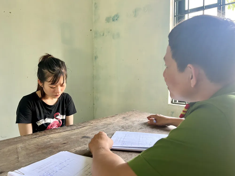 Thanh và Thi tại cơ quan công an