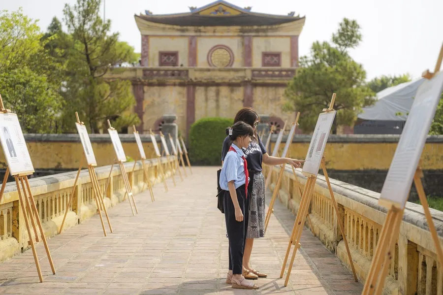 Giới thiệu những hình ảnh, sách, tư liệu tại Ngày Sách và Văn hóa đọc Việt Nam Giới thiệu những hình ảnh, sách, tư liệu tại Ngày Sách và Văn hóa đọc Việt Nam