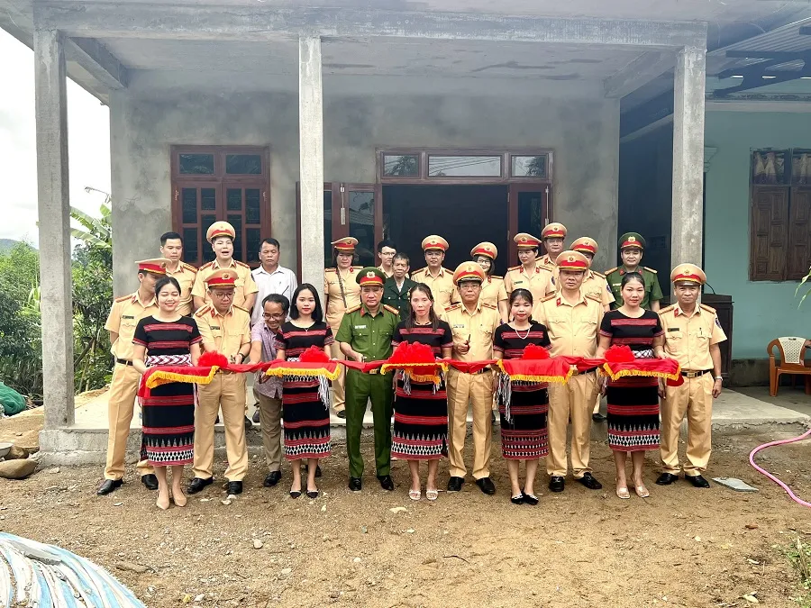 Khánh thành và bàn giao nhà tình nghĩa cho gia đình ông Trần Văn A Hun