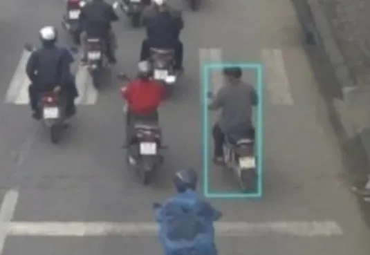 Nghi phạm được xác định điều khiển xe máy sau khi gây án Nghi phạm được xác định điều khiển xe máy sau khi gây án