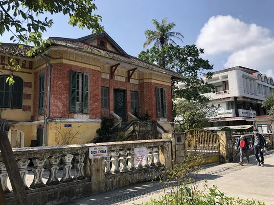 Trụ sở cũ của Liên hiệp các Hội văn học nghệ thuật tỉnh Thừa Thiên Huế tại số 26 Lê Lợi, TP Huế Trụ sở cũ của Liên hiệp các Hội văn học nghệ thuật tỉnh Thừa Thiên Huế tại số 26 Lê Lợi, TP Huế