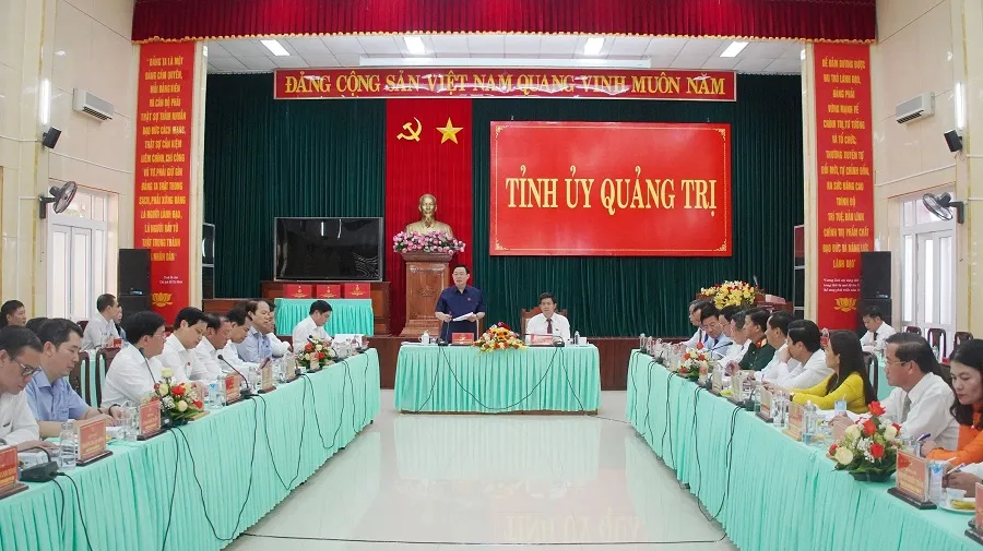 Chủ tịch Quốc hội Vương Đình Huệ làm việc với Ban Thường vụ Tỉnh ủy Quảng Trị