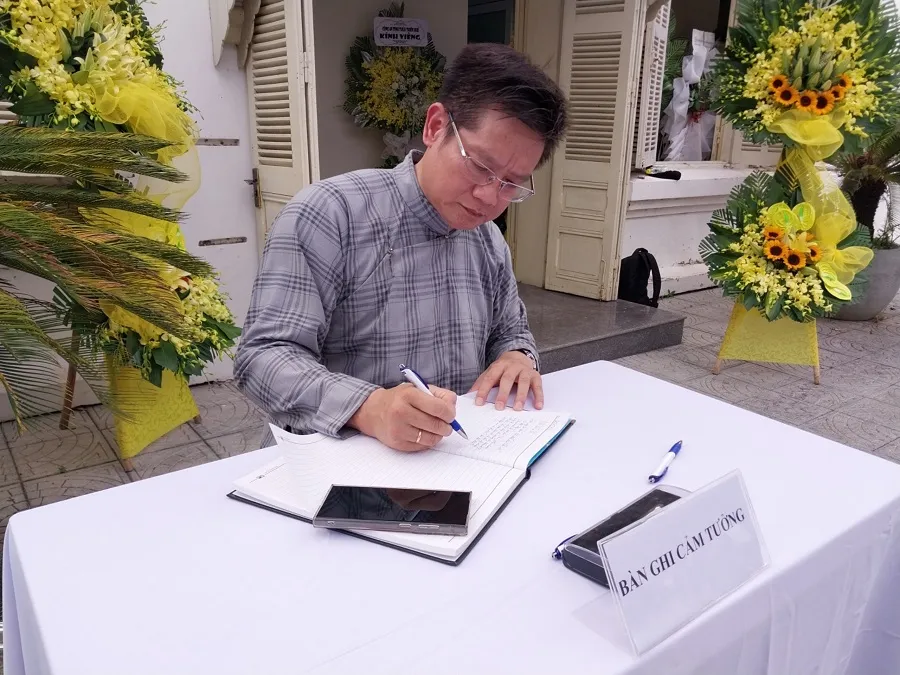 TS Phan Thanh Hải, Giám đốc Sở VHTT tỉnh Thừa Thiên Huế ghi cảm tưởng tại lễ tưởng nhớ nhà văn Hoàng Phủ Ngọc Tường và nhà thơ Lâm Thị Mỹ Dạ