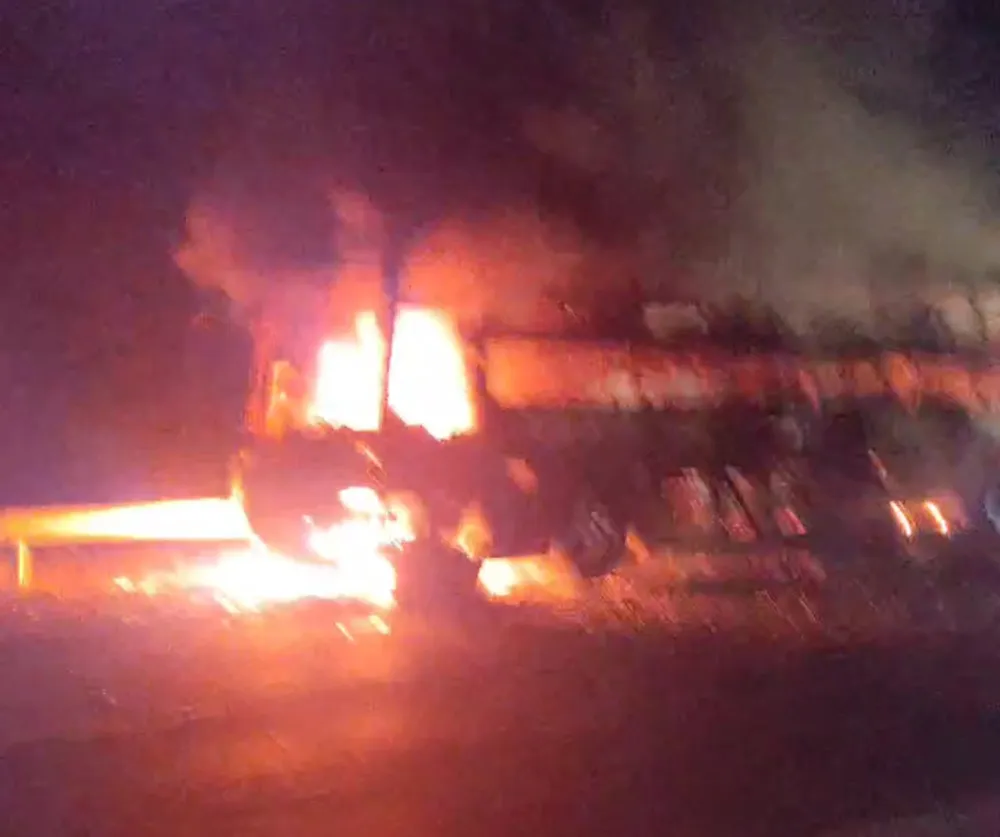 Xe khách giường nằm bốc cháy dữ dội