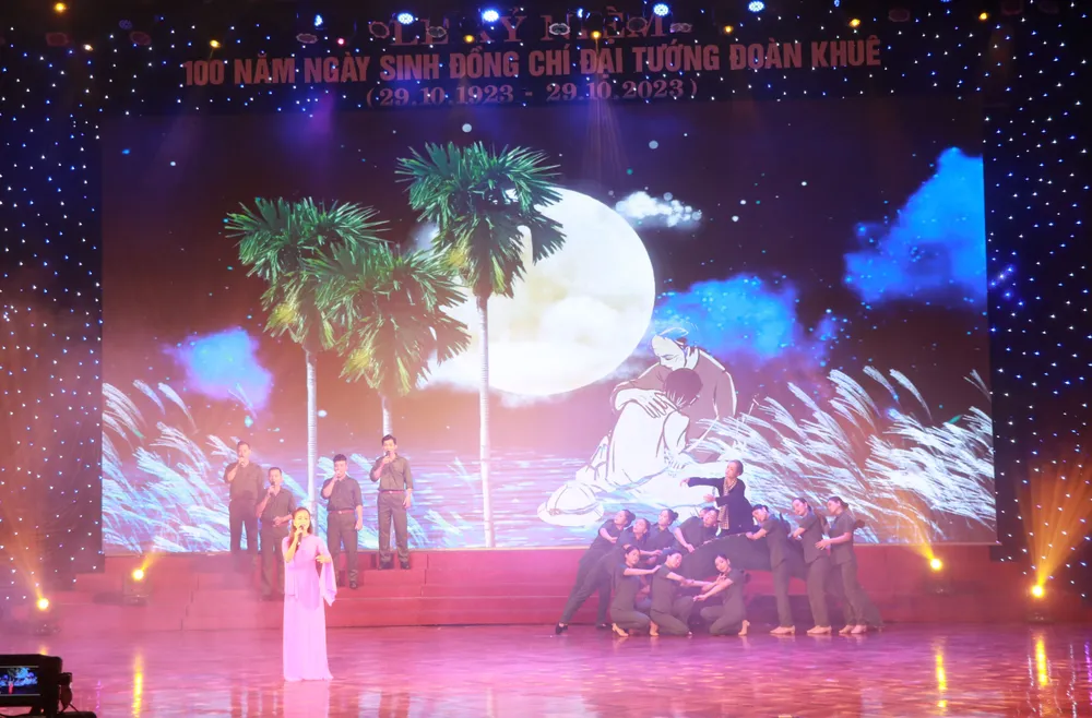 Văn nghệ mở đầu lễ kỷ niệm Văn nghệ mở đầu lễ kỷ niệm