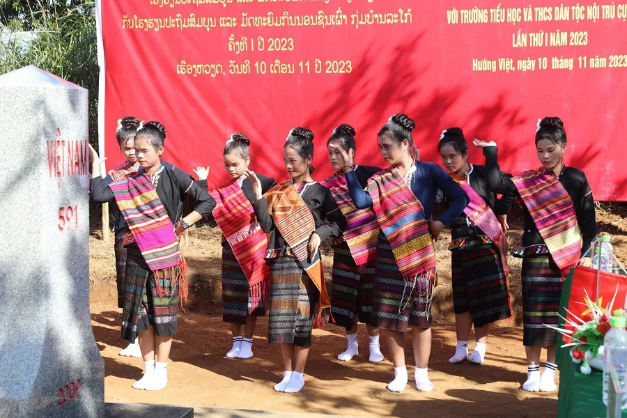 Văn nghệ tại buổi giao lưu, trao đổi kinh nghiệm Văn nghệ tại buổi giao lưu, trao đổi kinh nghiệm