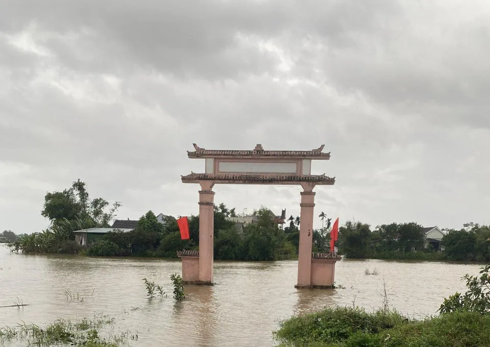 Mưa lớn gây ngập lụt tại nhiều vùng thấp trũng Quảng Trị Mưa lớn gây ngập lụt tại nhiều vùng thấp trũng Quảng Trị