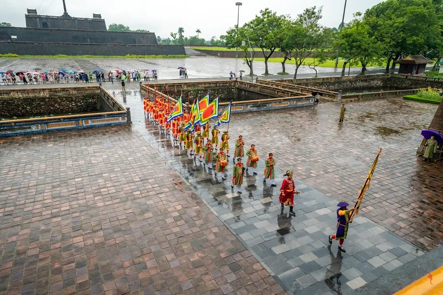 Hình rồng ẩn mây trên cờ Long Vân hiện sử dụng tại Đại nội Huế. Ảnh: DI TÍCH Hình rồng ẩn mây trên cờ Long Vân hiện sử dụng tại Đại nội Huế. Ảnh: DI TÍCH