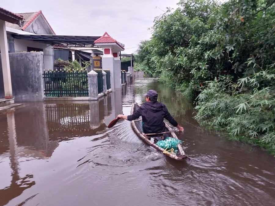 Sáng 2-12, một số địa phương vùng thấp trũng khu vực hạ lưu sông Bồ bất ngờ ngập sâu do mưa lớn ở thượng nguồn Sáng 2-12, một số địa phương vùng thấp trũng khu vực hạ lưu sông Bồ bất ngờ ngập sâu do mưa lớn ở thượng nguồn