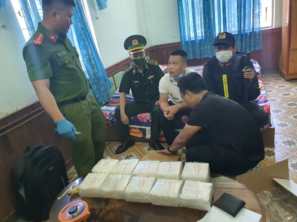 Số ma túy các đối tượng vận chuyển trái phép bị cơ quan chức năng bắt giữ ac.jpg