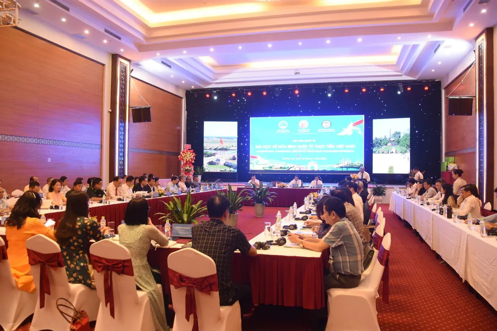 Toàn cảnh hội thảo z5656965418356_56fdac895aff37d0c54bada9b1a13efe.jpg