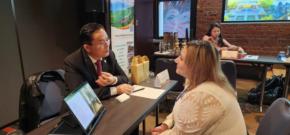 Các doanh nghiệp giới thiệu các sản phẩm du lịch tại Chương trình giới thiệu du lịch Thừa Thiên Huế - Đà Nẵng - Quảng Nam z5820432387247_0716644b06a89b48ab88f7c585adbfad.jpg
