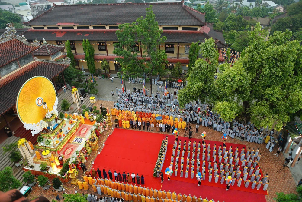 Trang nghiêm Đại lễ Phật đản ở Tổ đình Từ Đàm IMG_20250512_114941.jpg