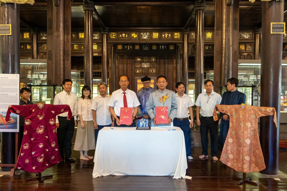 មជ្ឈមណ្ឌលអភិរក្សបូជនីយដ្ឋាន Hue ទទួលទានព្រះមាតាស្តេច Bao Dai ពីរដើម IMG_20250520_110604.jpg