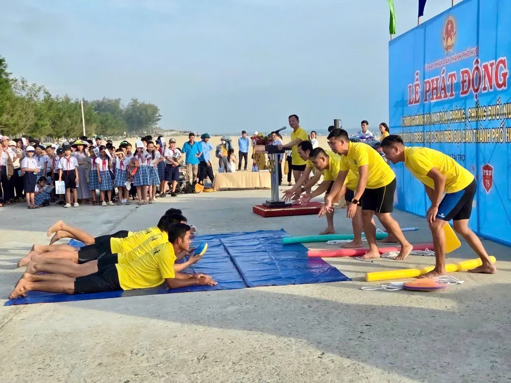 Hướng dẫn kỹ năng cứu đuối nước cơ bản cho học sinh IMG_20250524_114203.jpg