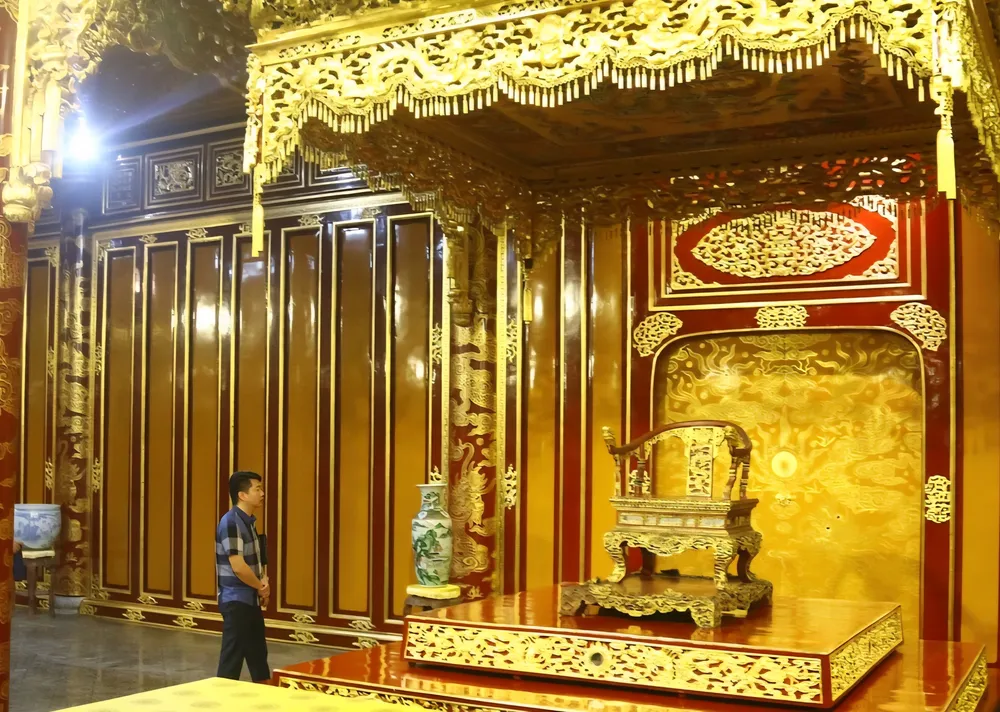 Bảo vật quốc gia ngai vàng triều Nguyễn trước khi bị bẻ gãy ngai-vang-trieu-nguyen8-1748248937744606692096.jpg