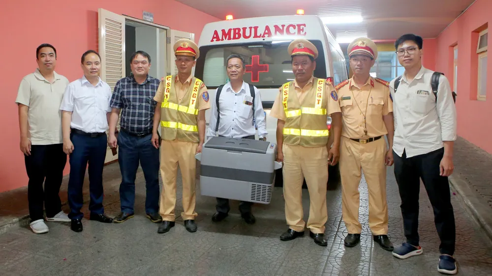 Lực lượng CSGT hỗ trợ đưa trái tim người chết não hiến tặng về Bệnh viện Trung ương Huế IMG_20250530_151831.jpg