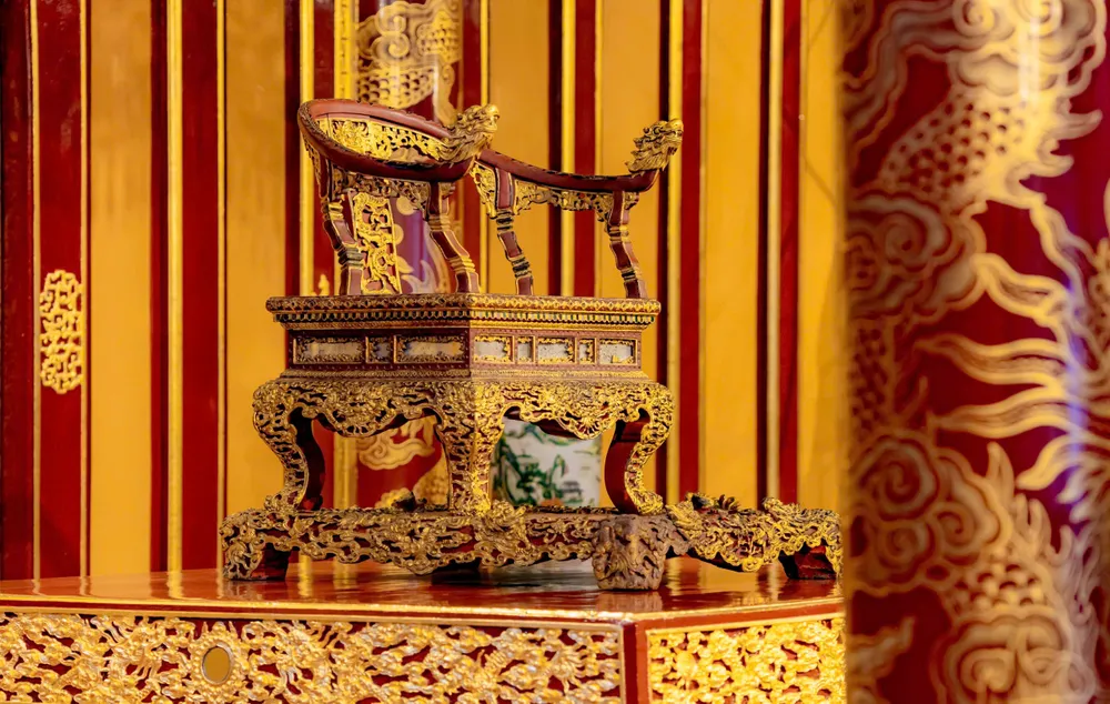Bảo vật quốc gia ngai vàng triều Nguyễn ở điện Thái Hòa trước khi bị xâm hại IMG_20250530_200228.jpg