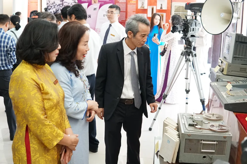 Hình - Hiện vật, tư liệu, hình ảnh giới thiệu tại trưng bày “Báo chí Huế trong dòng chảy Báo chí Cách mạng Việt Nam” ở Bảo tàng Hồ Chí Minh TP Huế DSC00726.JPG