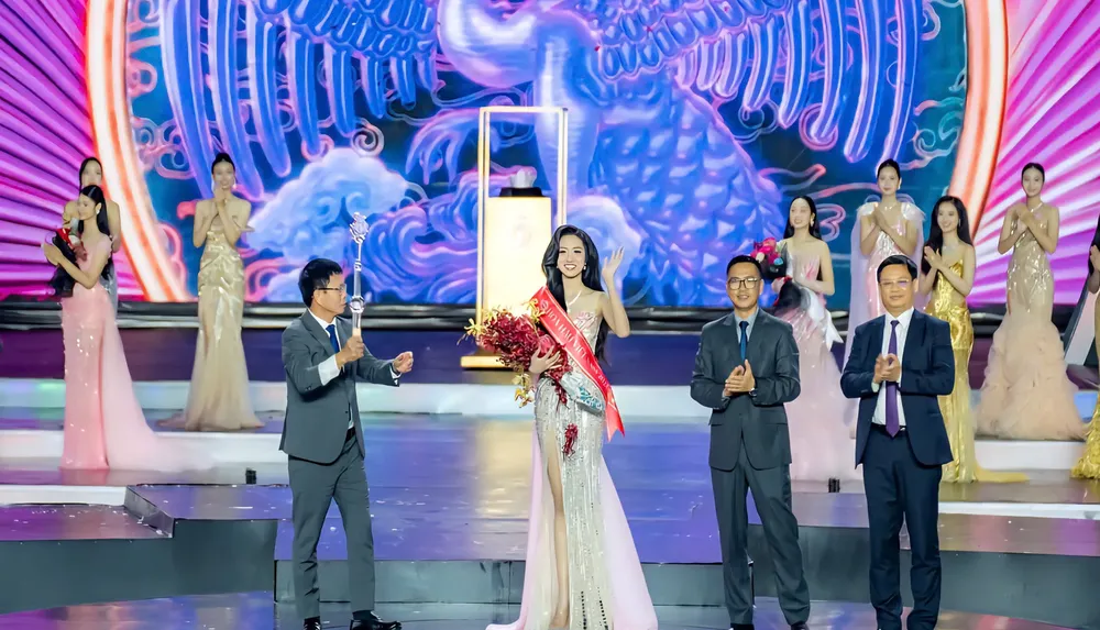 Hà Trúc Linh đăng quang Hoa hậu Việt Nam 2024 ảnh 1 c2.jpg