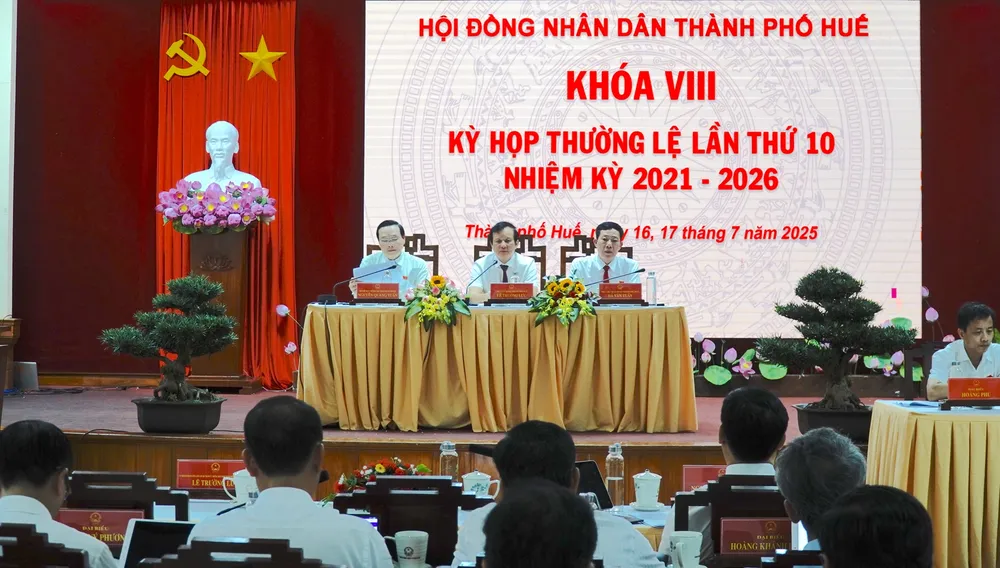 Phiên chất vấn kỳ họp thứ 10, HĐND TP Huế khóa VIII, nhiệm kỳ 2021 – 2026, các đại biểu tập trung 4 vấn đề "nóng" hd.jpg