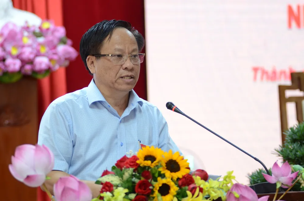 Ông La Phúc Thành, Giám đốc Sở Tài chính TP Huế trả lời tại phiên chất vấn kỳ họp thứ 10, HĐND TP Huế khóa VIII, nhiệm kỳ 2021 – 2026 tha.jpg