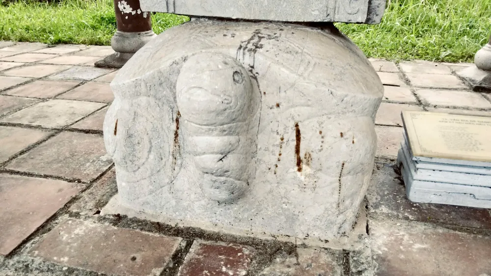 Tượng rùa ở Văn Miếu xuống cấp z6824103928605_c09193f97889a0ac0d56f6a599eec0a8.jpg