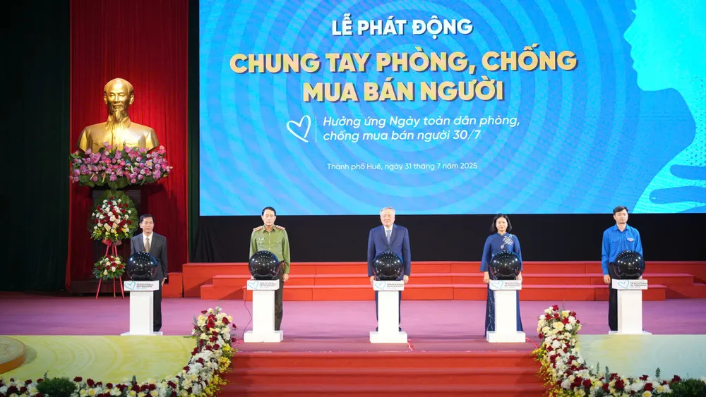 Phó Thủ tướng Thường trực Chính phủ Nguyễn Hòa Bình tham dự lễ phát động IMG_20250731_115223.jpg