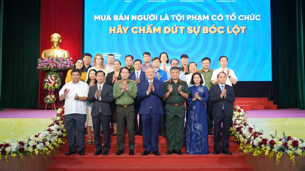 Phó Thủ tướng Thường trực Nguyễn Hòa Bình tham dự buổi lễ z6858365202686_2f3c32f1cdeb983efb1b879b4303a42e.jpg