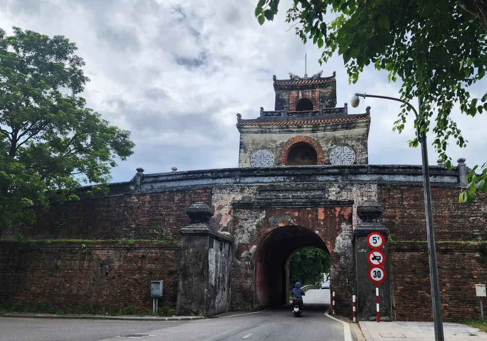 Biển hạn chế tốc độ tối đa 30km/giờ ở Huế gây nhiều bất tiện IMG_20250806_120133.jpg